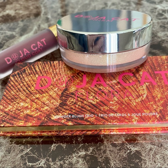 ✨Host Pick✨Doja Cat BH Cosmetics Bundle - Picture 2 of 14
